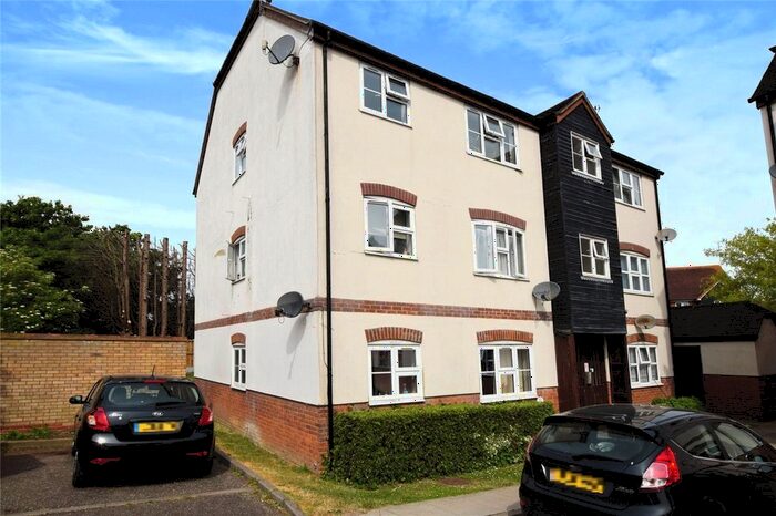 2 Bedroom Flat To Rent In Thornborough Avenue, South Woodham Ferrers, Chelmsford, Essex, CM3