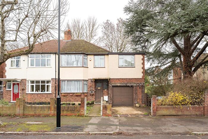 4 Bedroom Semi Detached House For Sale In Waterhall Avenue, Highams Park, E4