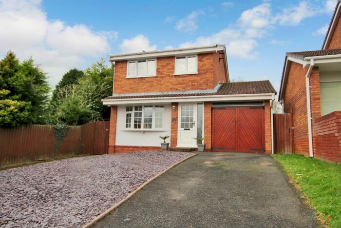 3 Bedroom Detached House To Rent In Neighbrook Close, Redditch, B97