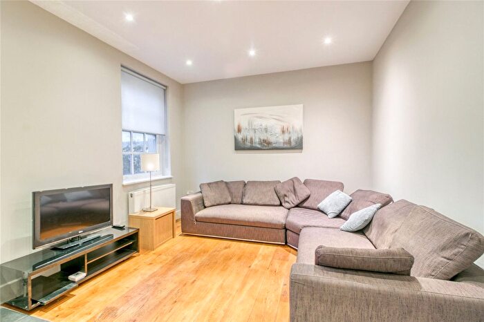 3 Bedroom Flat To Rent In Doric Way, Euston, NW1