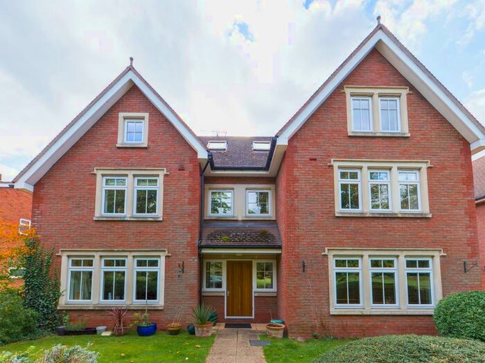 2 Bedroom Apartment To Rent In Chertsey, Surrey, KT16