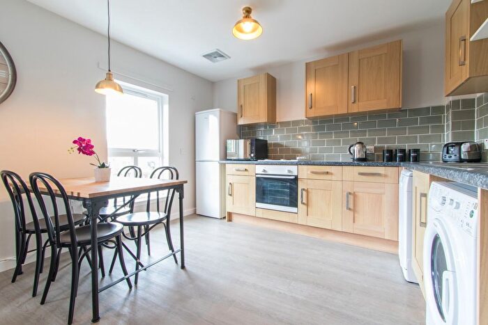 4 Bedroom Flat To Rent In Morrison Circus, Edinburgh, EH3