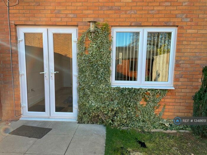 2 Bedroom Terraced House To Rent In Clarence Gardens, Luton, LU1