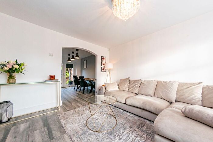 3 Bedroom End Of Terrace House For Sale In Dunlin Court, Middleton, Leeds, LS10