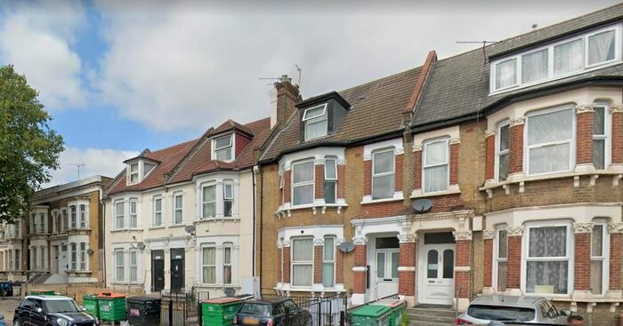 2 Bedroom Flat To Rent In Romford Road, Forest Gate, West Ham Park, London, E7