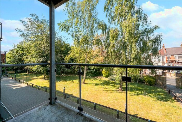 2 Bedroom Flat To Rent In Hither Green Lane, London, SE13