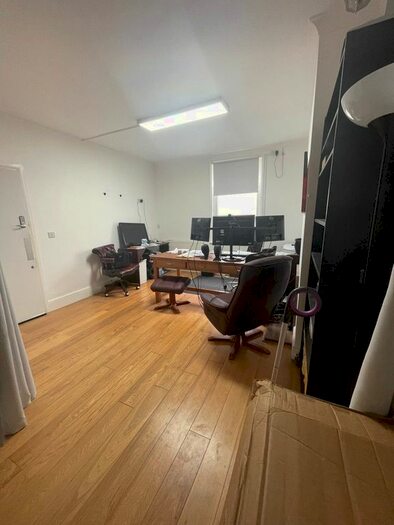 Studio To Rent In Granville Road, London, NW2