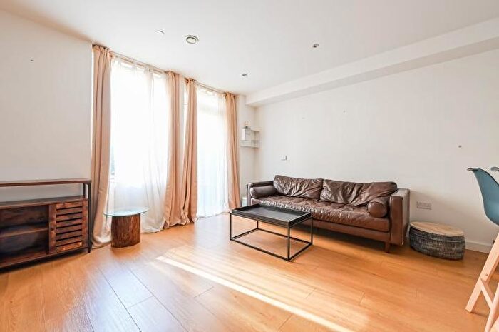 3 Bedroom Flat For Sale In Cavendish Square, Beckton, London, Greater London, E16