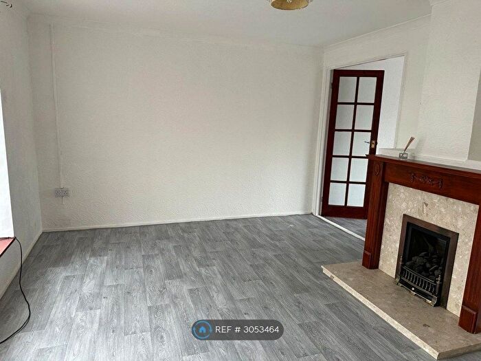 3 Bedroom Semi-Detached House To Rent In Carisbrooke Gardens, Wolverhampton, WV10