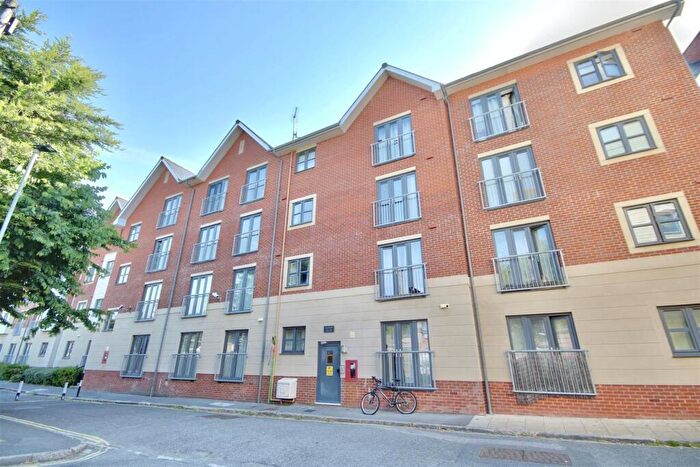1 Bedroom Flat To Rent In Aylward Street, Portsmouth, PO1