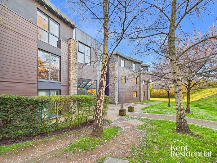 2 Bedroom Flat For Sale In Sandling Lane, Penenden Heath, ME14