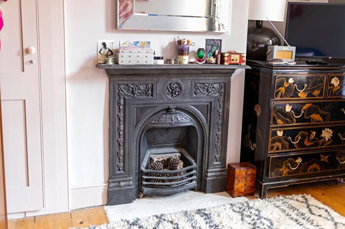 4 Bedroom Terraced House For Sale In Wellesley Road, London, E17