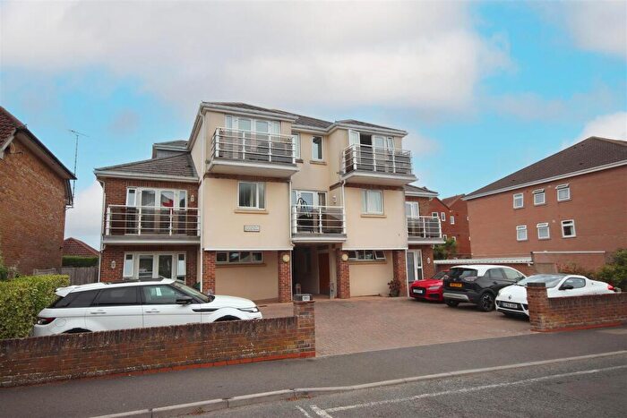 1 Bedroom Apartment To Rent In Whitefield Road, New Milton, BH25