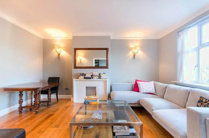 3 Bedroom Flat To Rent In Shoot Up Hill, Cricklewood, London, NW2