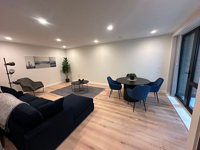 2 Bedroom Flat To Rent In Middle Road, London, W7