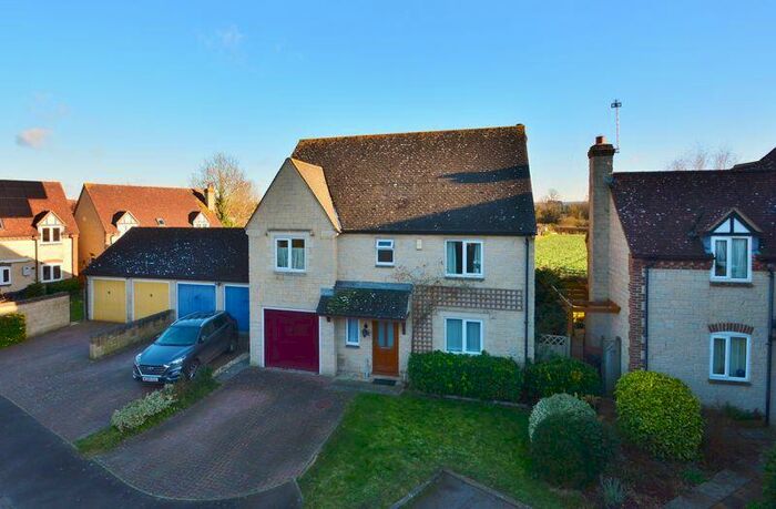 4 Bedroom Detached House For Sale In Oak Farm Close, Tetsworth, OX9