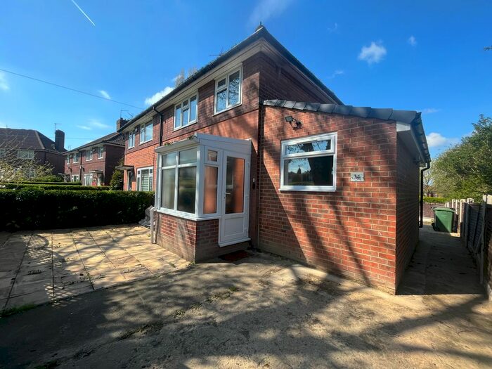 4 Bedroom Property To Rent In Foundry Mill Walk, Leeds, LS14