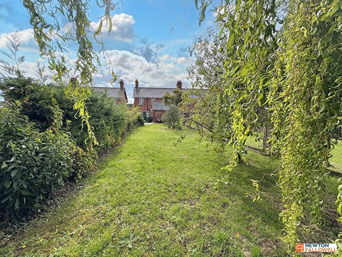 3 Bedroom End Of Terrace House For Sale In Fen Road, Bourne, PE10