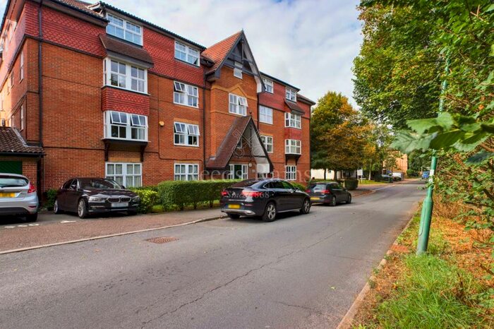 2 Bedroom Apartment To Rent In Bow Arrow Lane, Dartford, Kent, DA2