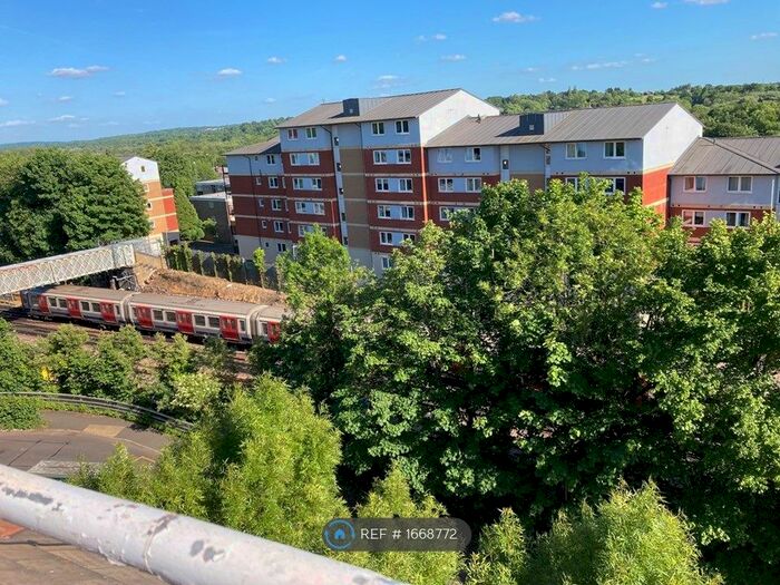 2 Bedroom Flat To Rent In Penn Place, Rickmansworth, WD3