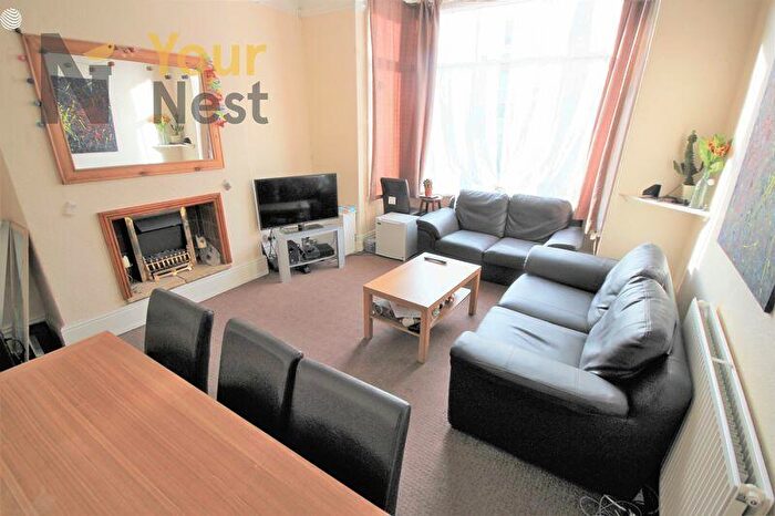4 Bedroom Terraced House To Rent In Knowle Road, Burley, Leeds, LS4