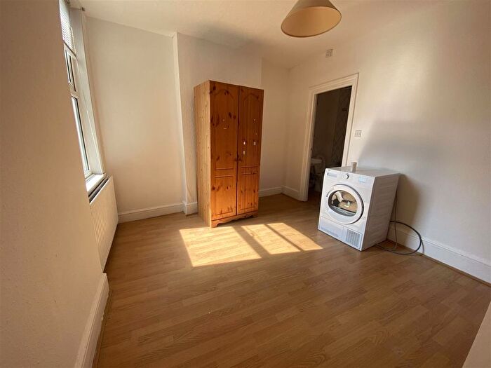 1 Bedroom Flat To Rent In Selsdon Road, South Croydon, CR2