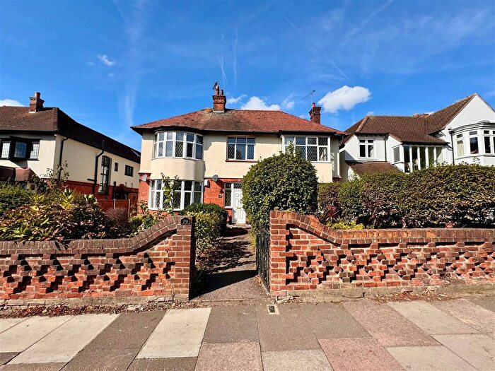2 Bedroom Flat To Rent In Chalkwell Avenue, Westcliff-On-Sea, SS0