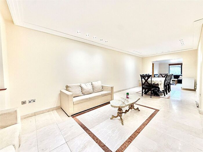 4 Bedroom Semi Detached House To Rent In Rushdene Crescent, Northolt, Middlesex, UB5