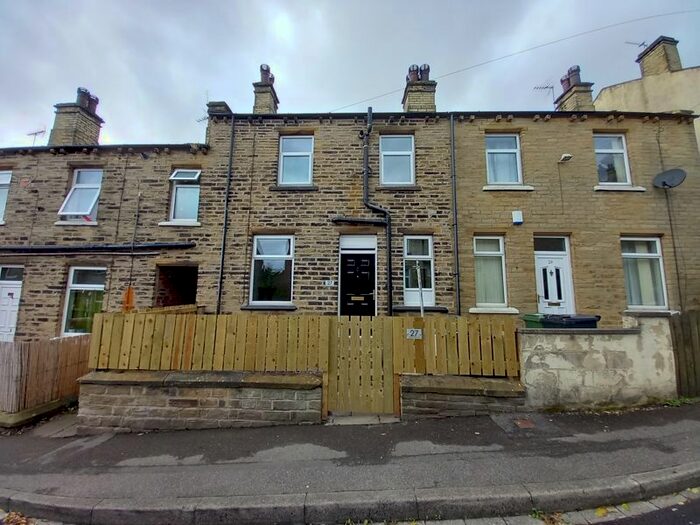 2 Bedroom Property To Rent In South Parade, Cleckheaton, BD19