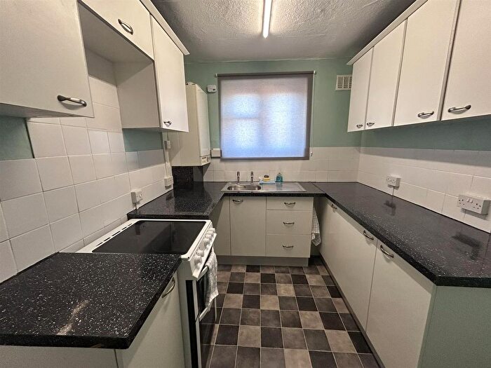2 Bedroom Block Of Flats To Rent In Chiswell Square, London, SE3
