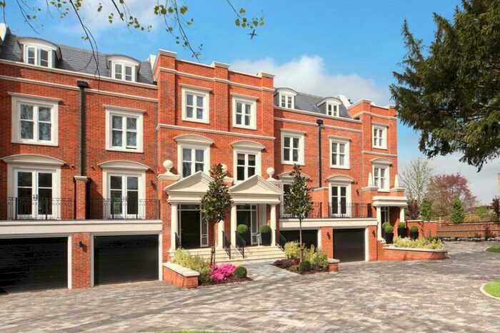 5 Bedroom Terraced House To Rent In Long Walk Villas, A Kings Road, Windsor, Berkshire, SL4