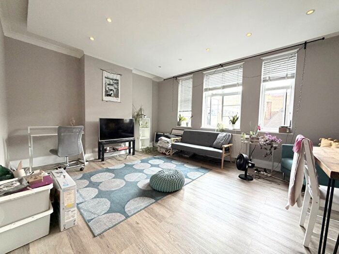 3 Bedroom Flat To Rent In Crouch End Hill, London, N8