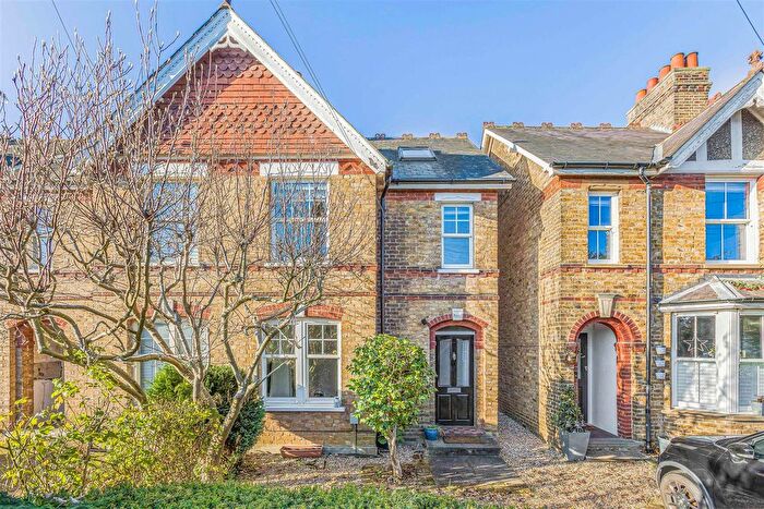 3 Bedroom Semi Detached House For Sale In Duncombe Road, Bengeo, SG14