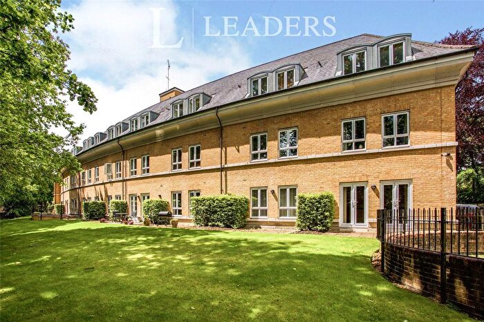 2 Bedroom Flat For Sale In Heathside Crescent, Woking, Surrey, GU22