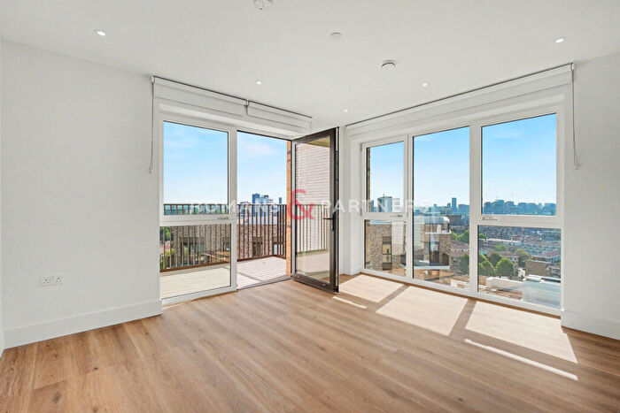 1 Bedroom Apartment To Rent In Bow View Apartments, Bow Green, E3