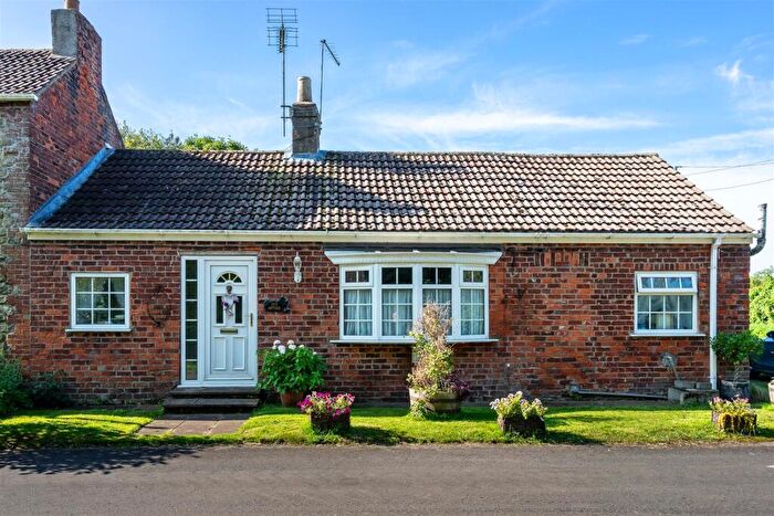 1 Bedroom Cottage For Sale In South Carr Dales Road, Hollym, HU19
