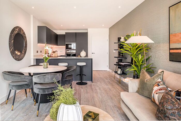 2 Bedroom Flat For Sale In Capital Interchange Way, Brentford, TW8