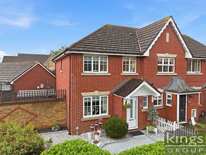 3 Bedroom End Of Terrace House For Sale In Jules Thorn Avenue, Enfield, EN1