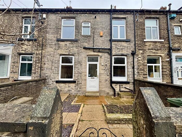 2 Bedroom Terraced House For Sale In Pastureside Terrace West, Clayton, Bradford, BD14