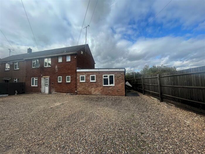 Flat To Rent In Stoke Road, Aylesbury, HP21