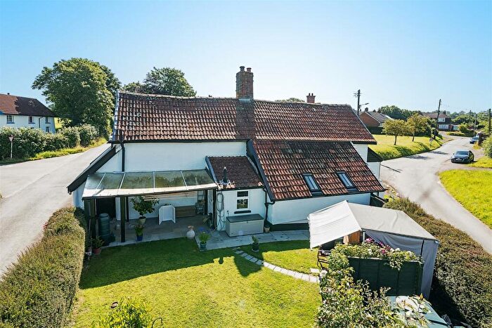 3 Bedroom Detached House For Sale In Village Way, Aylesbeare, Exeter, EX5