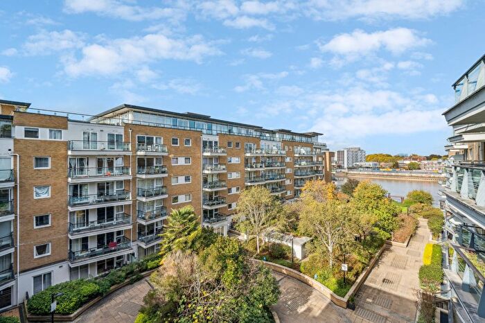 2 Bedroom Flat For Sale In Bluewater House, Smugglers Way, SW18