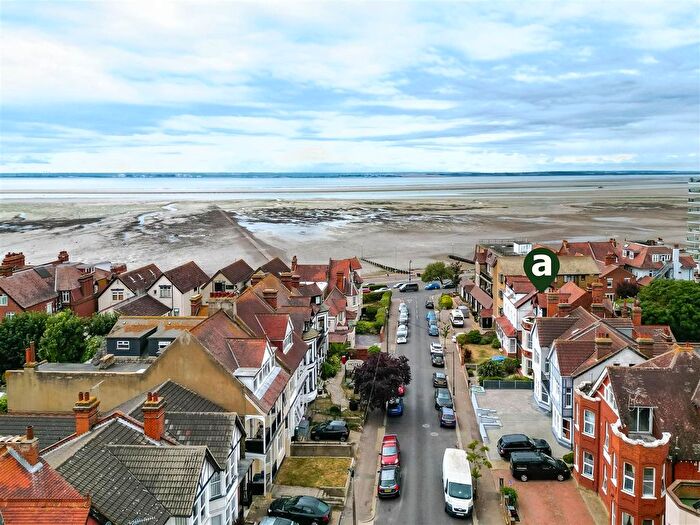 1 Bedroom Flat For Sale In Cobham Road, Westcliff-On-Sea, SS0