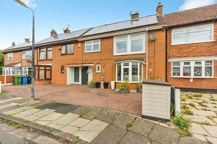 3 Bedroom Terraced House For Sale In Gawsworth Road, Sale, Greater Manchester, M33