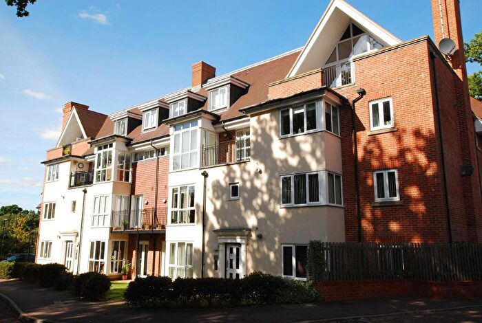 2 Bedroom Flat To Rent In Stone Court, Crawley, RH10