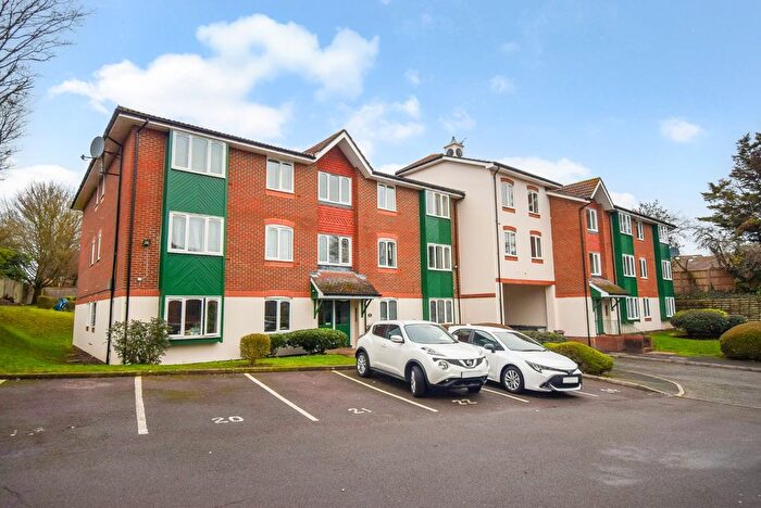 2 Bedroom Flat For Sale In Missenden Gardens, Burnham, Buckinghamshire, SL1
