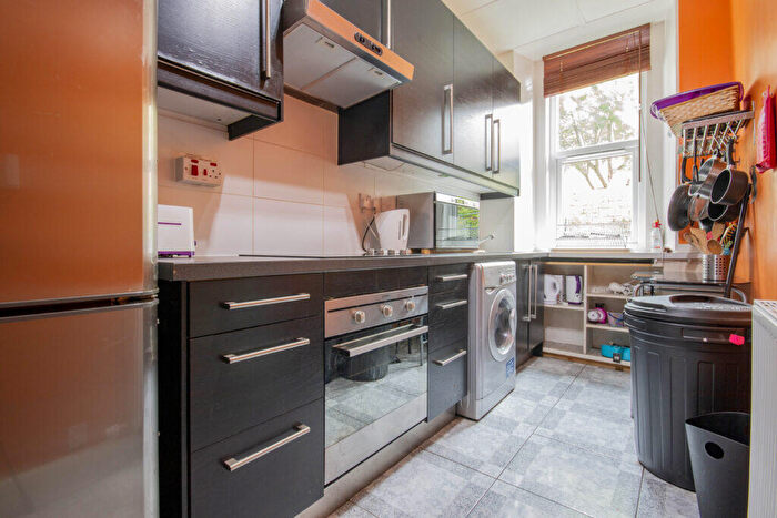 2 Bedroom Flat To Rent In L – Moncrieff Terrace, Edinburgh, EH9