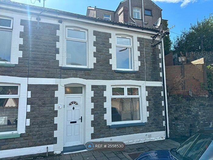 3 Bedroom End Of Terrace House To Rent In Protheroe Street, Ferndale, CF43