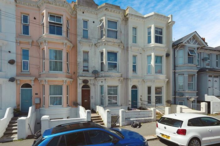 1 Bedroom Flat For Sale In Priory Road, Hastings, TN34