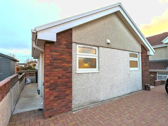 Studio To Rent In School Close, St Columb Minor, Newquay, TR7